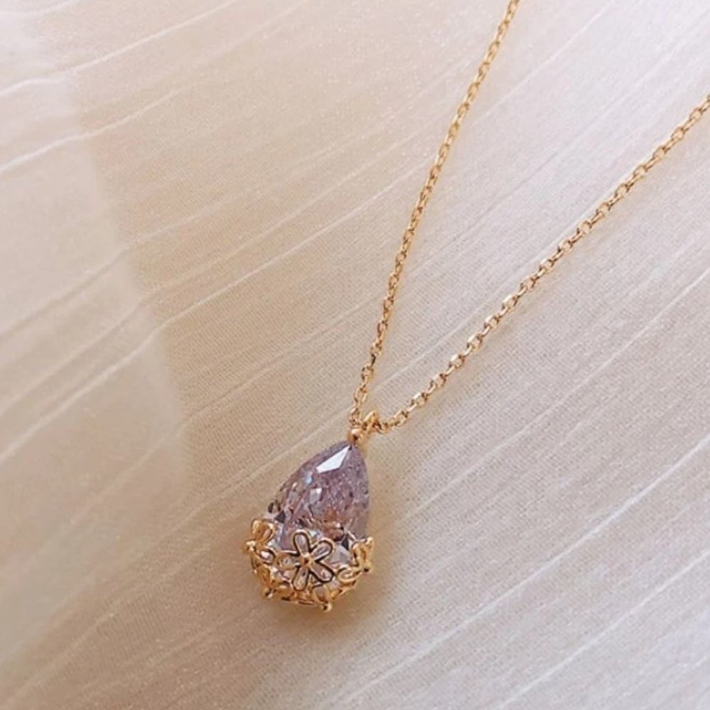 18k GOLD LE FLEUR NECKLACE